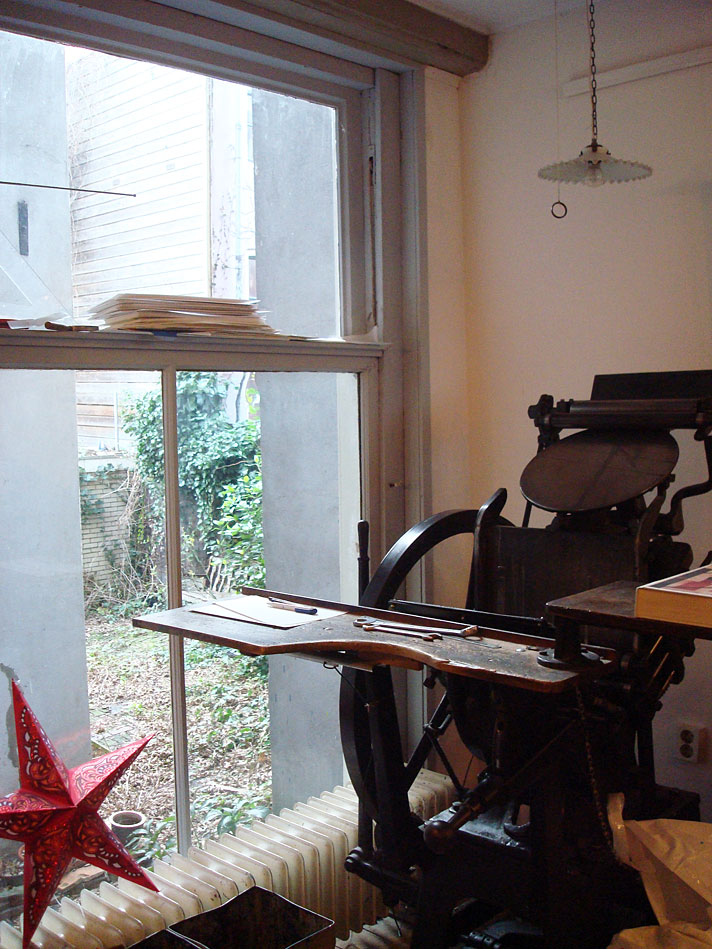 Máquina tipográfica na TYPIQUE - uma tipografia em Amsterdam